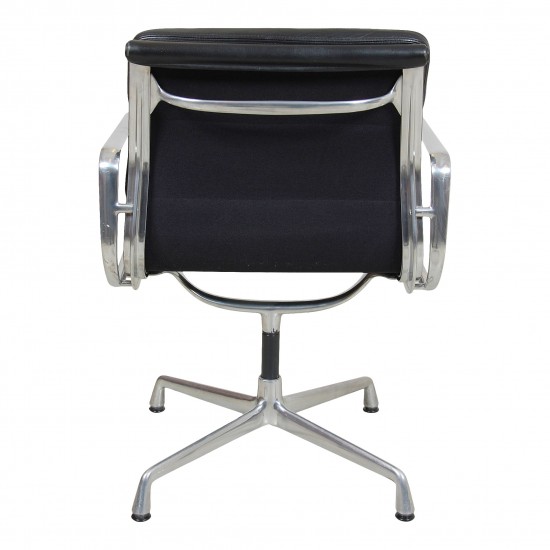 Charles Eames Ea 208 softpad chair